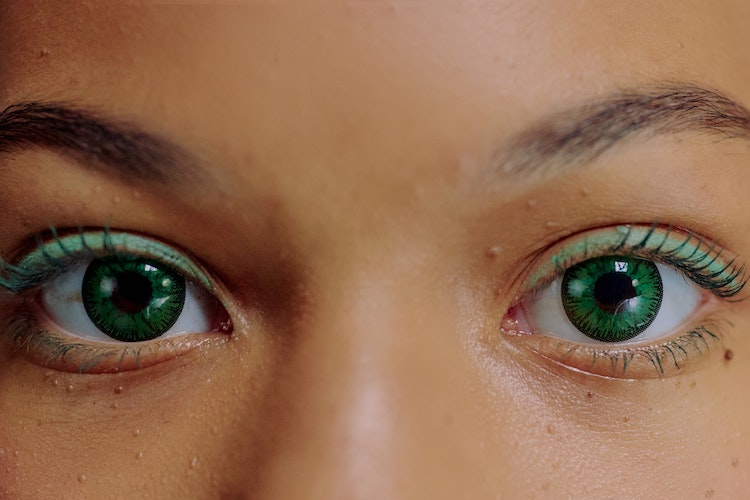 คอนแทคเลนส์แบบใช้ซ้ำได้อาจเพิ่มความเสี่ยงของการติดเชื้อที่ตาที่หายากและคุกคามสายตา